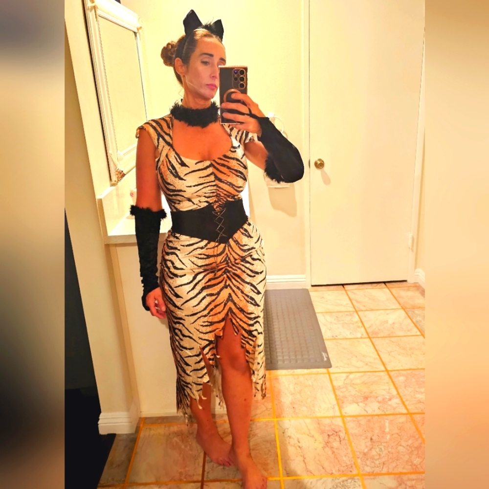 Womens Large animal tiger Cheetah Halloween costume